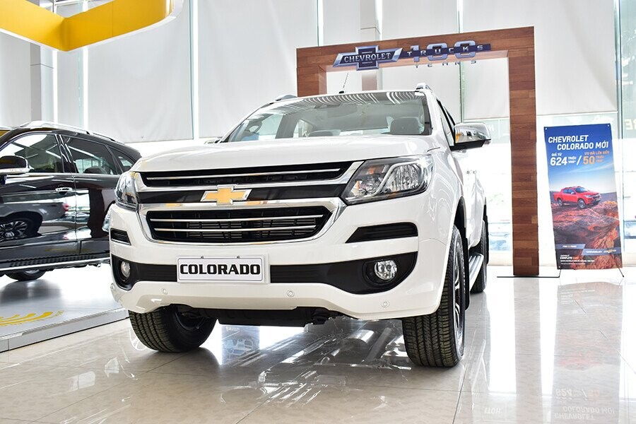 File2015 Chevrolet Colorado Z71 Extended Cab 4WD frontjpg  Wikimedia  Commons